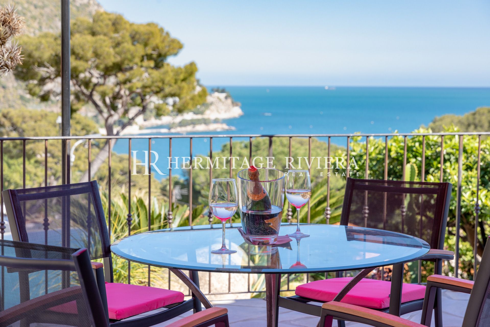 Close to the beach - Pool - Sea views (image 7)