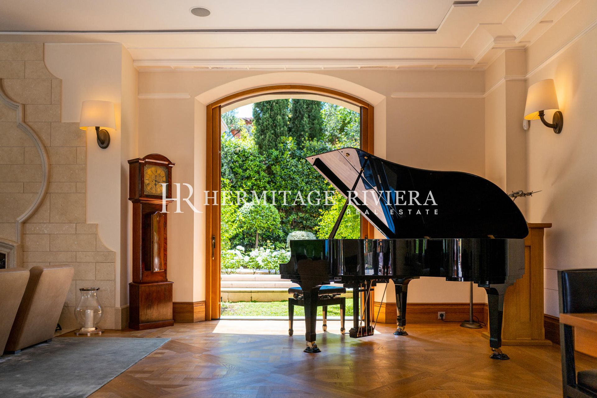 Exclusive waterfront property - Pool - Sea views (image 13)