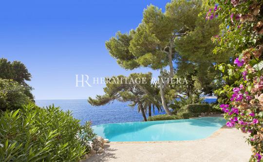 Waterfront property with direct access to the sea, close Monaco