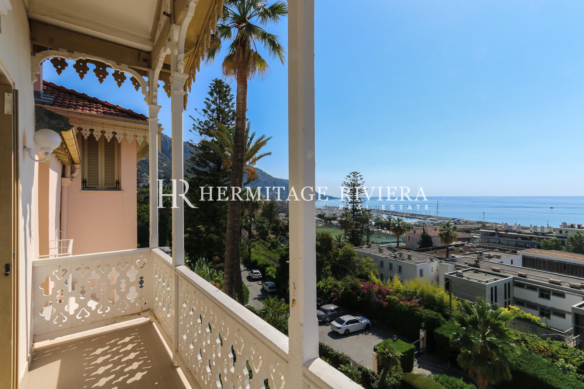 Renovated top floor apartment with panoramic sea view  (image 2)