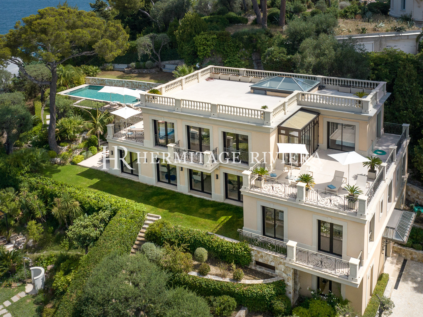 Elegant and luxurious villa (image 7)