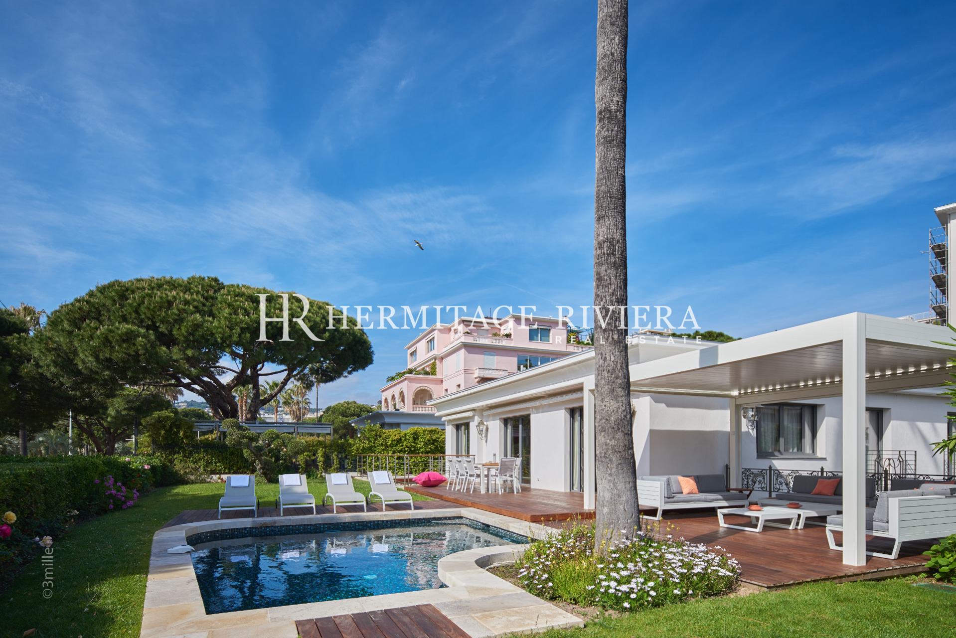 Luxurious modern villa facing Port Canton  (image 5)