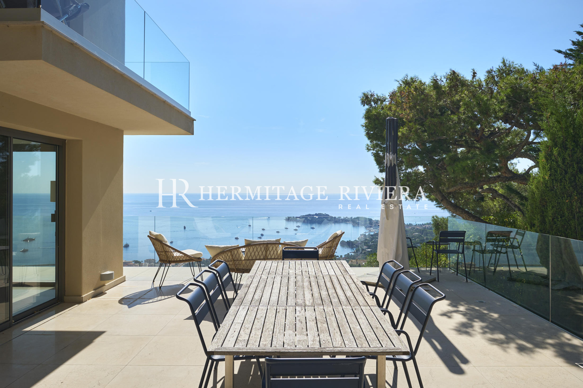 Modern villa with fantastique sea views  (image 4)