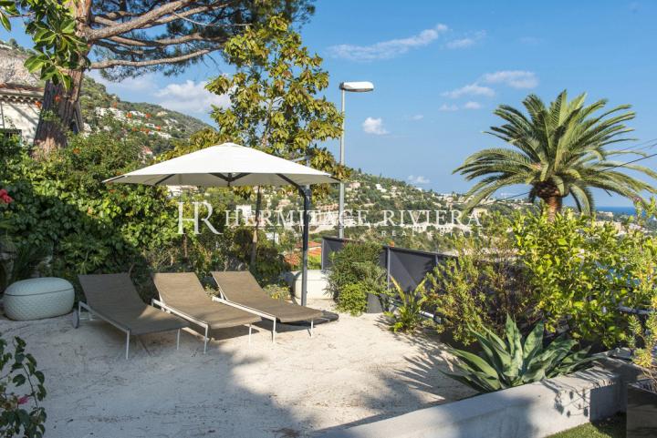 Contemporary villa with stunning views of Cap Ferrat (image 13)