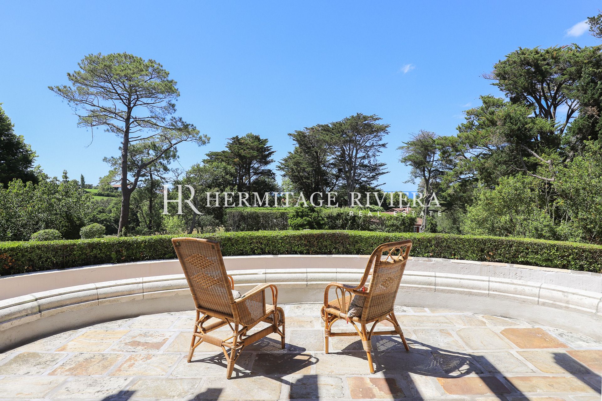 Property - 7 bedrooms - Cinema - Pool - Sea view (image 23)