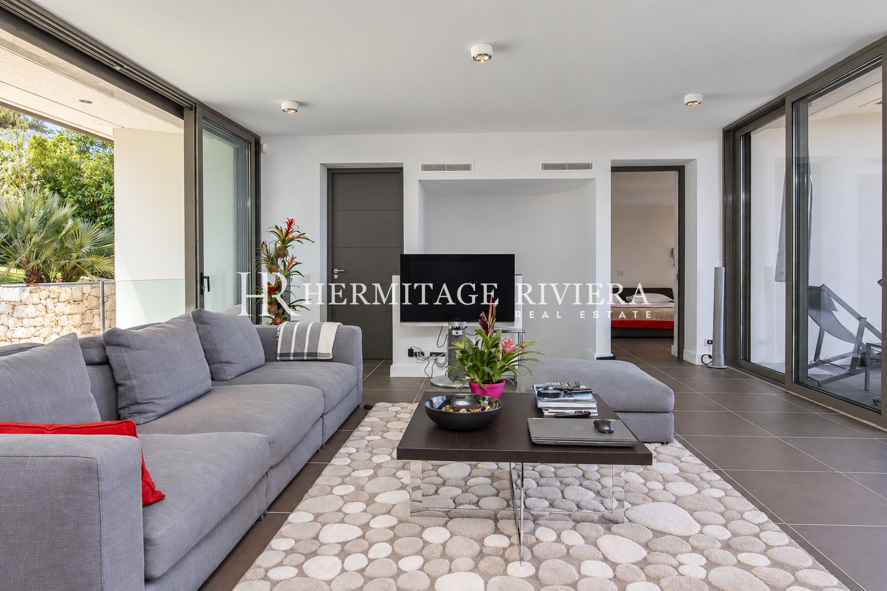 Villa in Saint-Jean-Cap-Ferrat Modern property - Panoramic sea views - Heated Pool (image 9)
