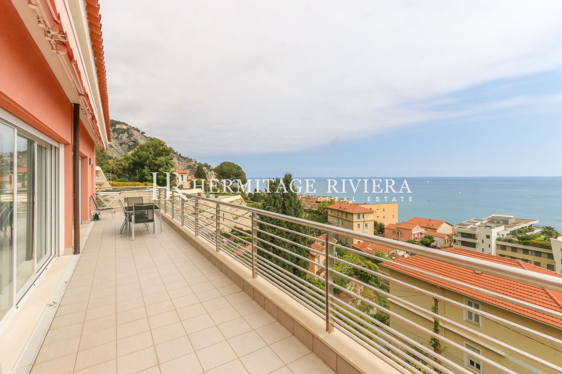 Penthouse i Menton Garavan Penthouse i nyere bolig - Tæt på strandpromenaden - Havudsigt (billede 1)