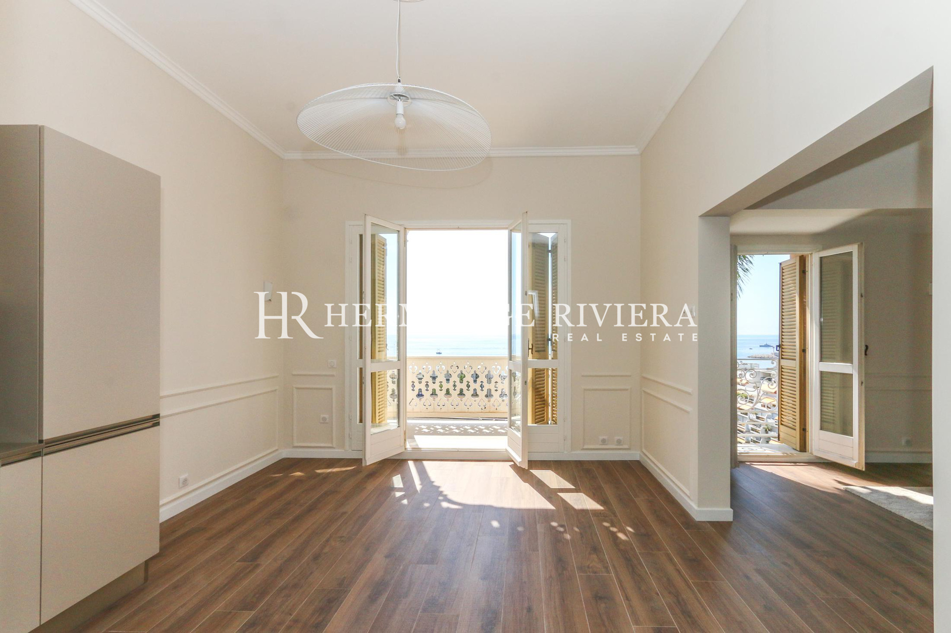 Renovated top floor apartment with panoramic sea view  (image 4)