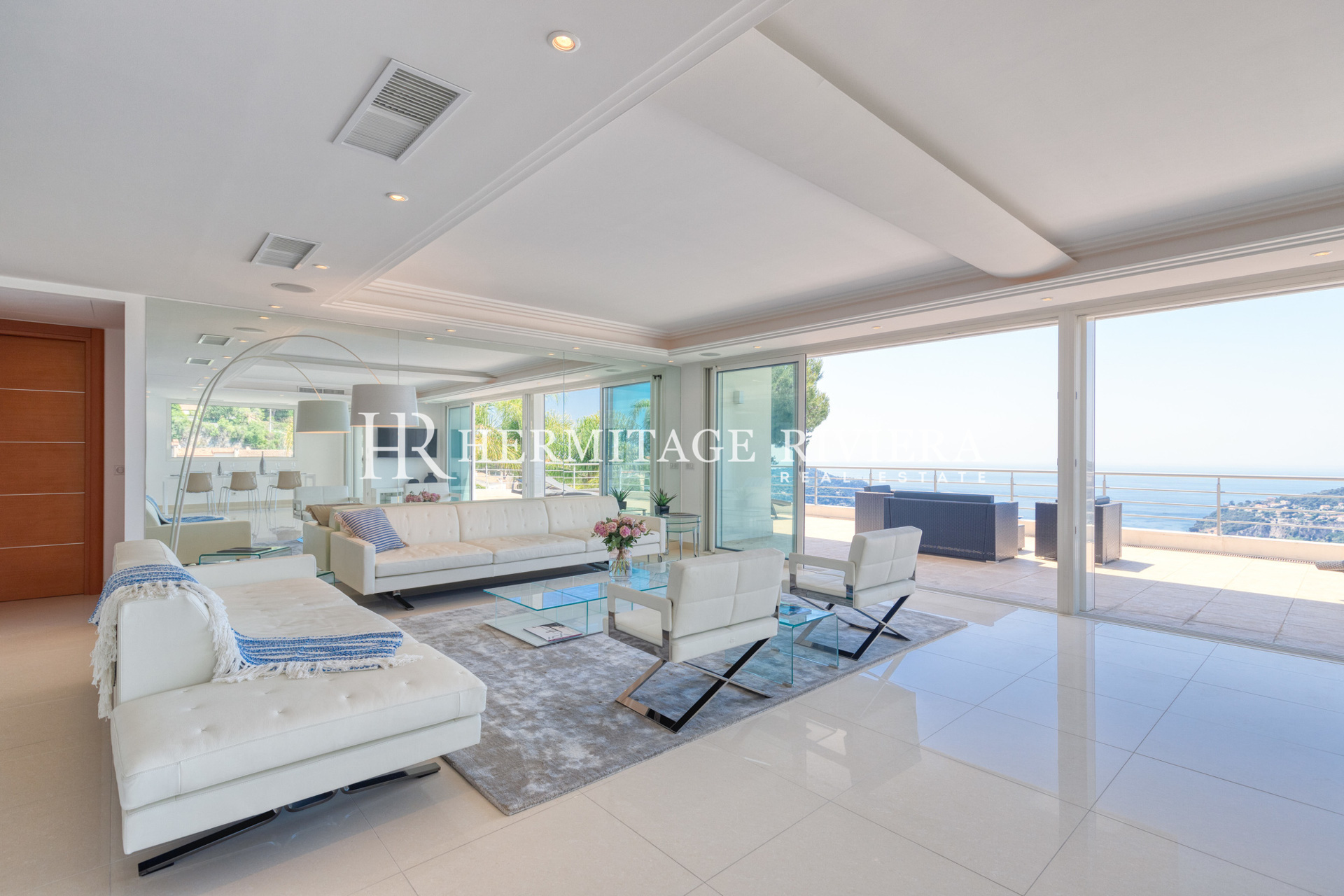 Contemporary villa offering exceptional views (image 8)