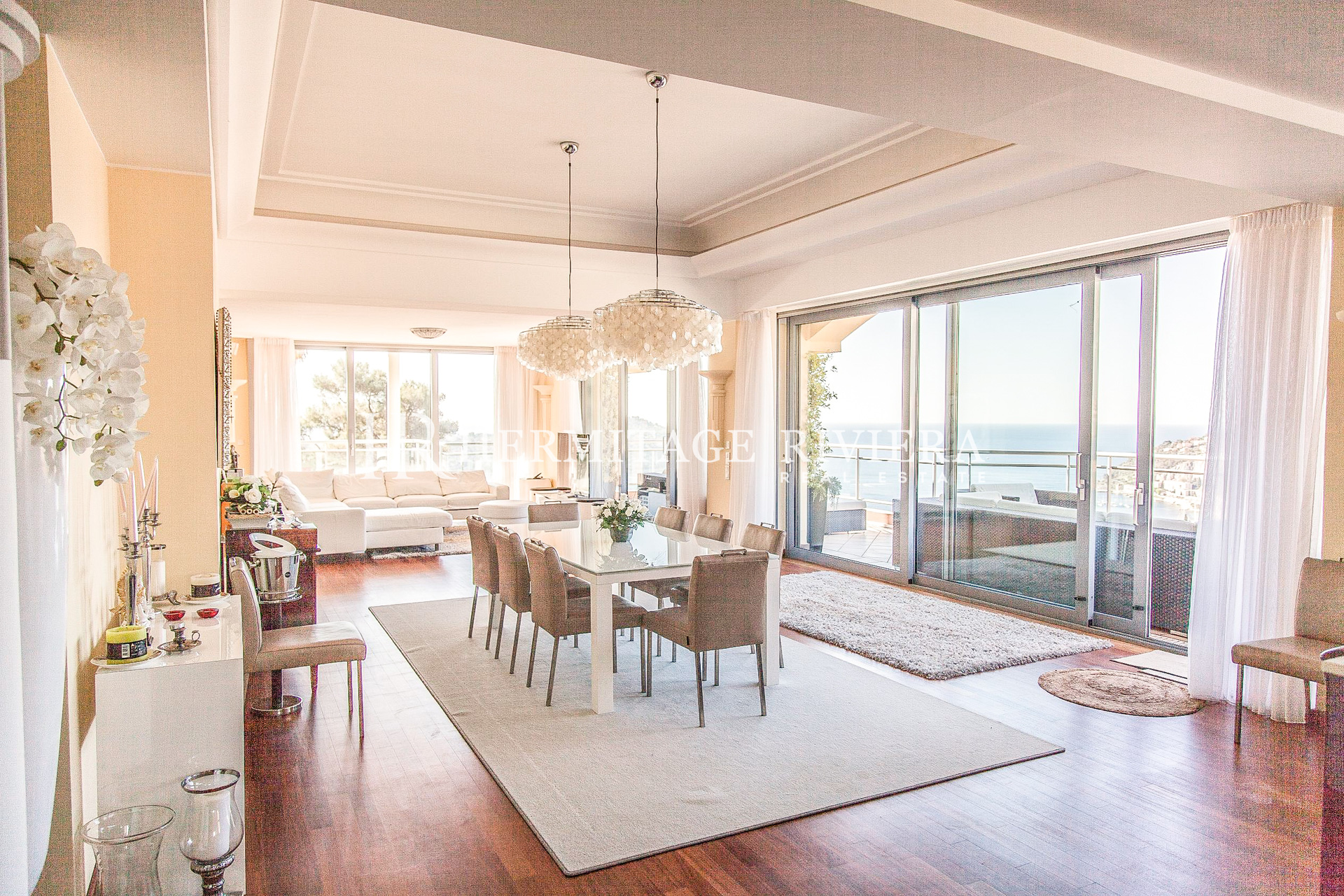 宽敞的顶层公寓享有海湾的绝佳景致 (图片 6)