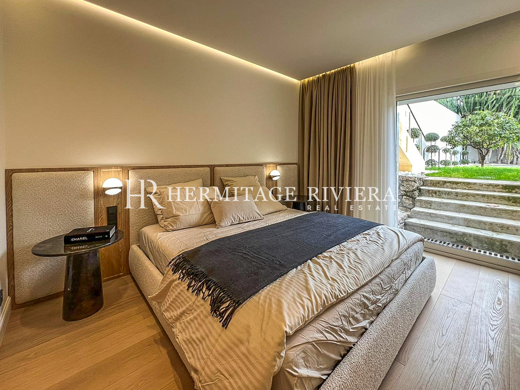 Splendid renovated apartment with panoramic sea view  (image 12)