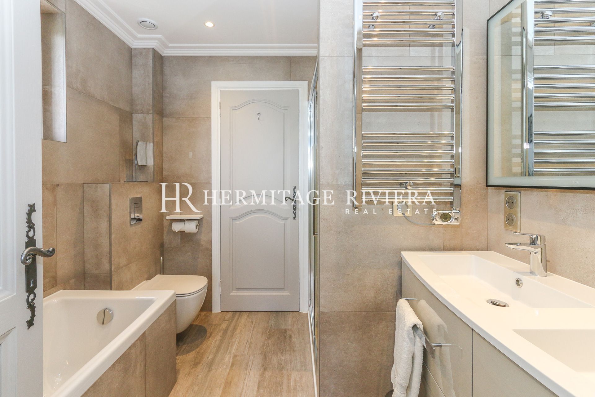 Villa ristrutturata - Vista sul paese - Piscina (immagine 23)