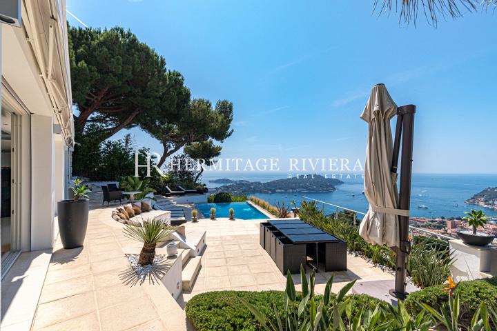 Contemporary villa offering exceptional views (image 10)