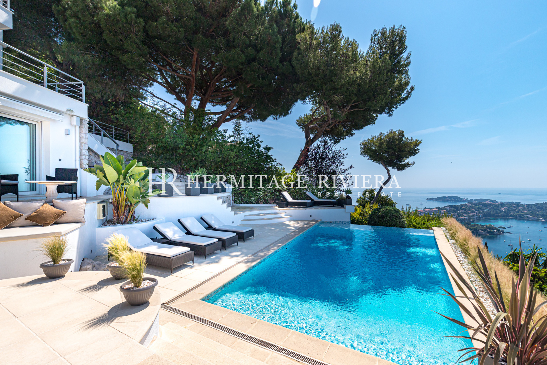 Contemporary villa offering exceptional views (image 3)