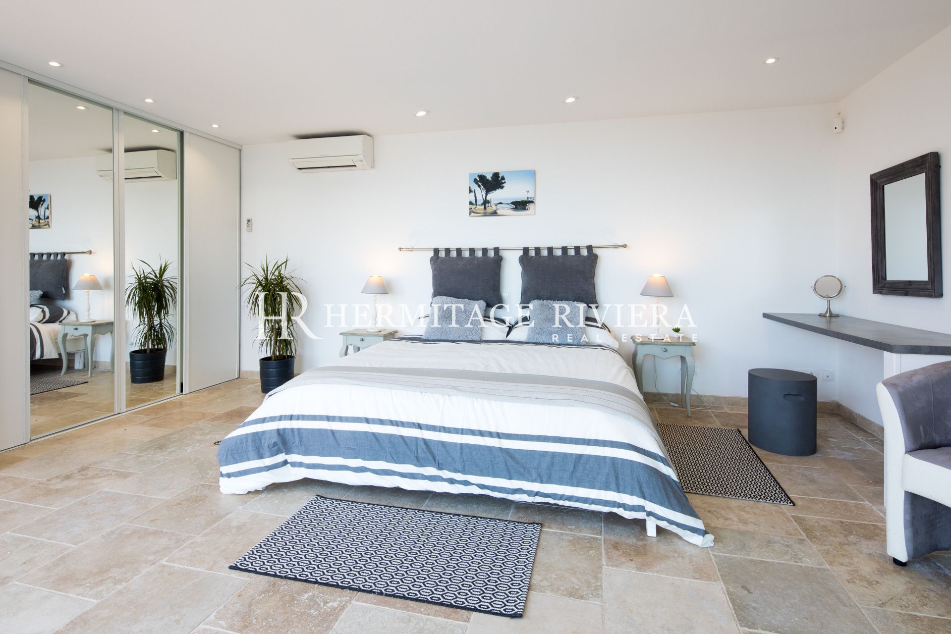 Close to the beach - Pool - Sea views (image 21)