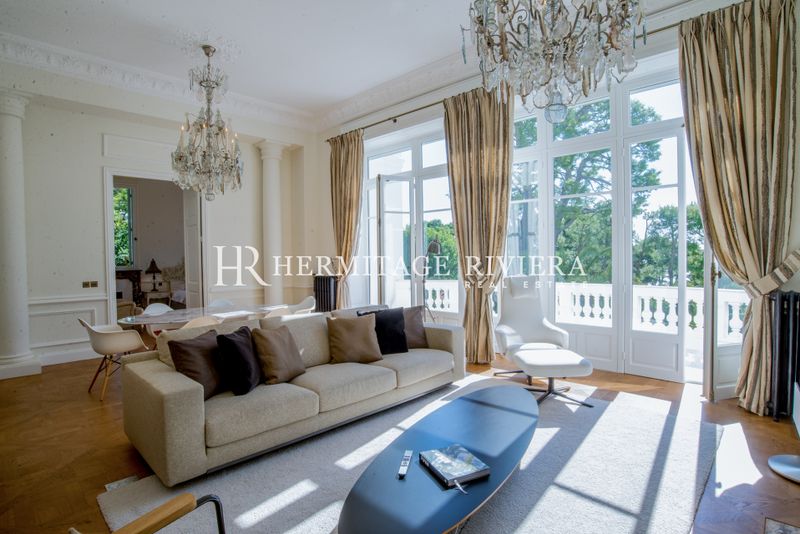 资产阶级建筑中的优雅公寓