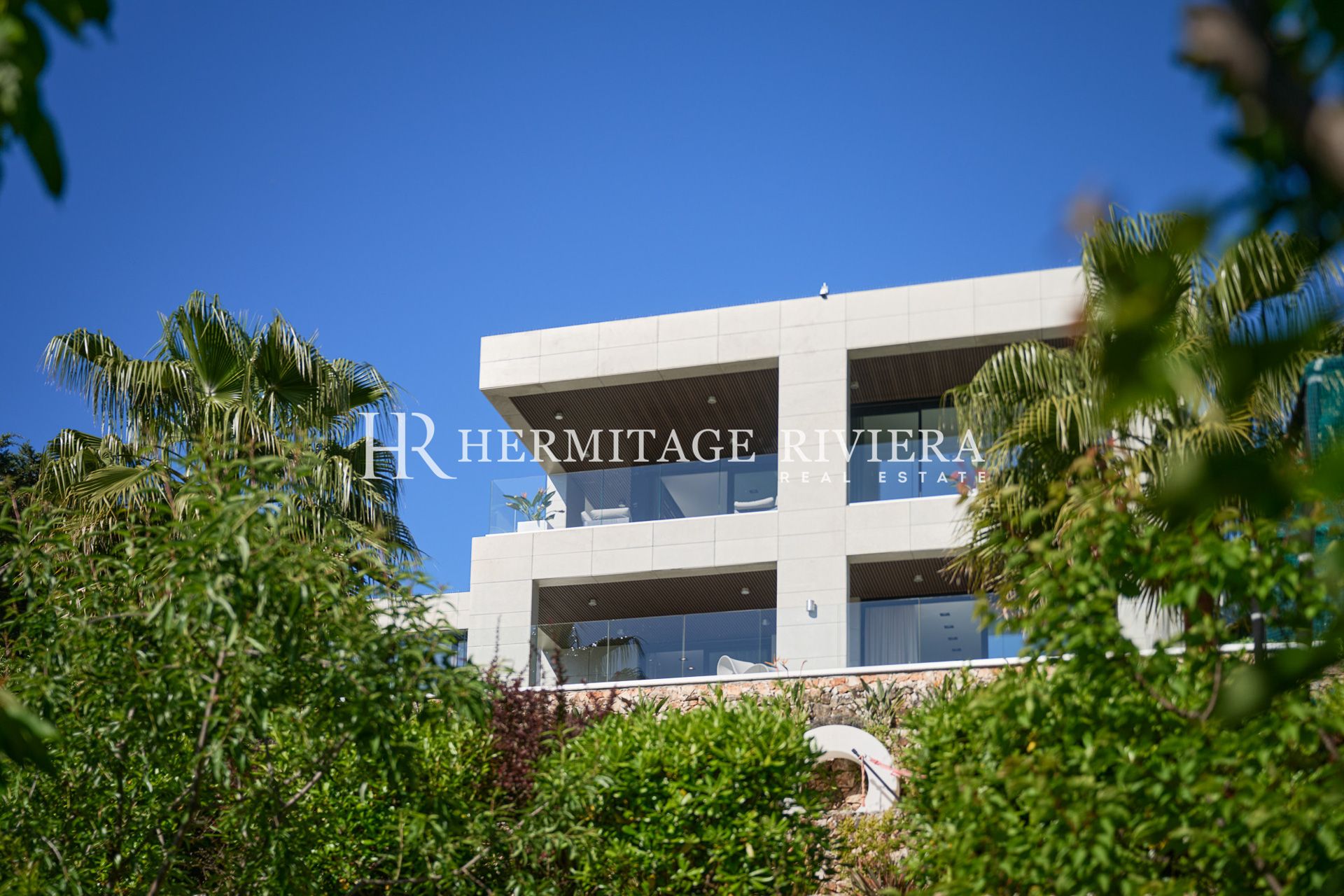 Exceptional contemporary villa panoramic views over the bay of Villefranche (image 5)