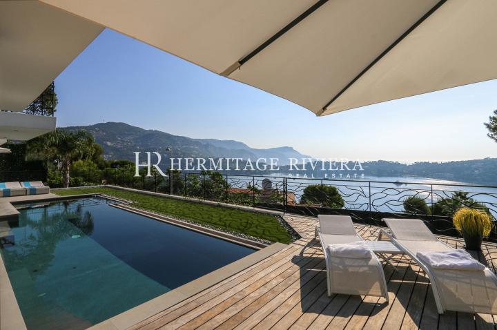 Recent contemporary villa with panoramic sea view (image 2)