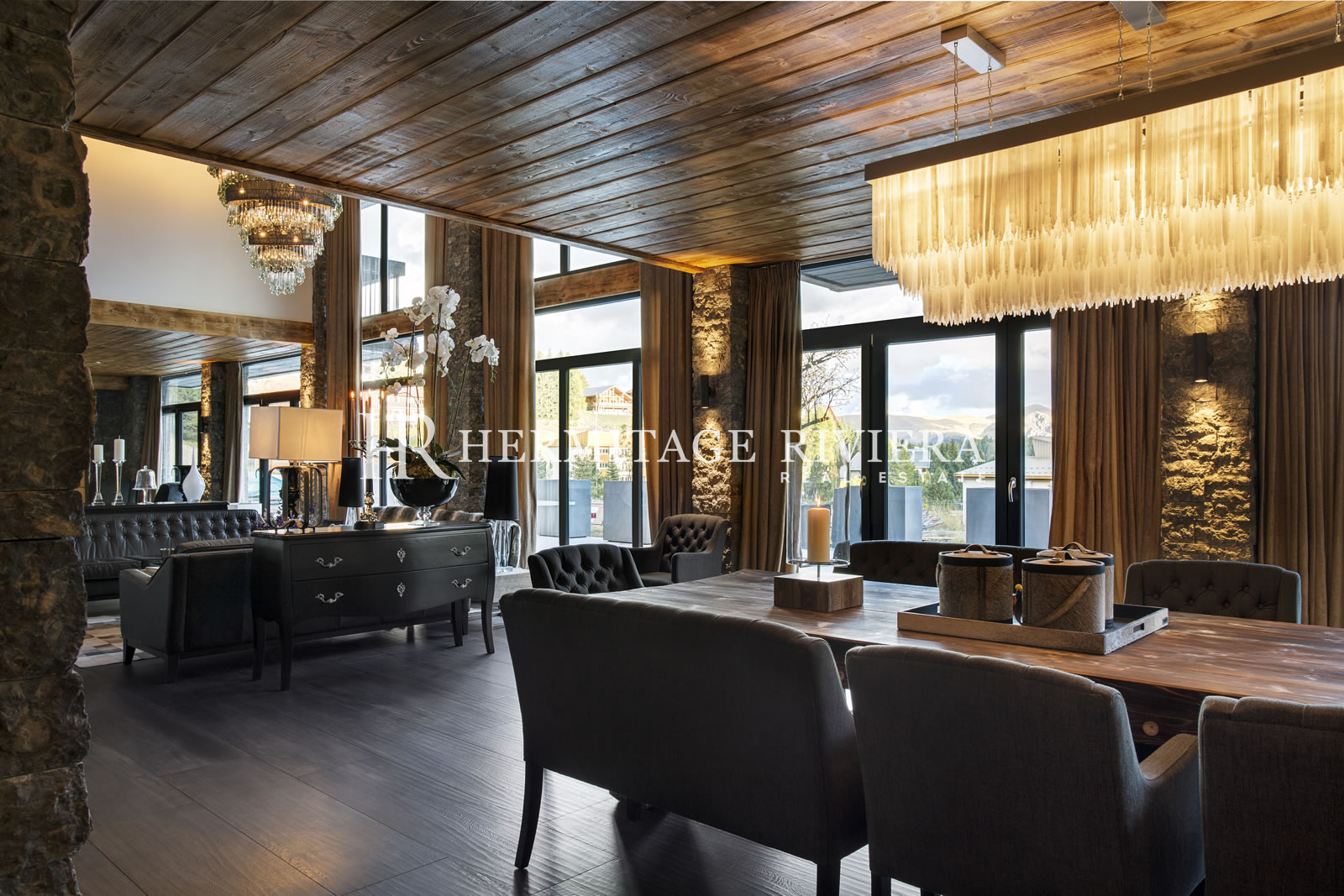 Luxurious chalet by the slopes (image 3)