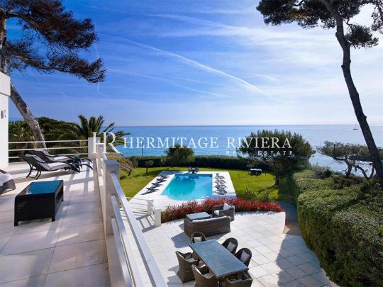 Magnificent villa on the east side of Cap d'Antibes