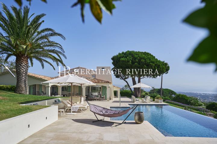 Delightful villa calm with exceptional panoramic views (image 4)
