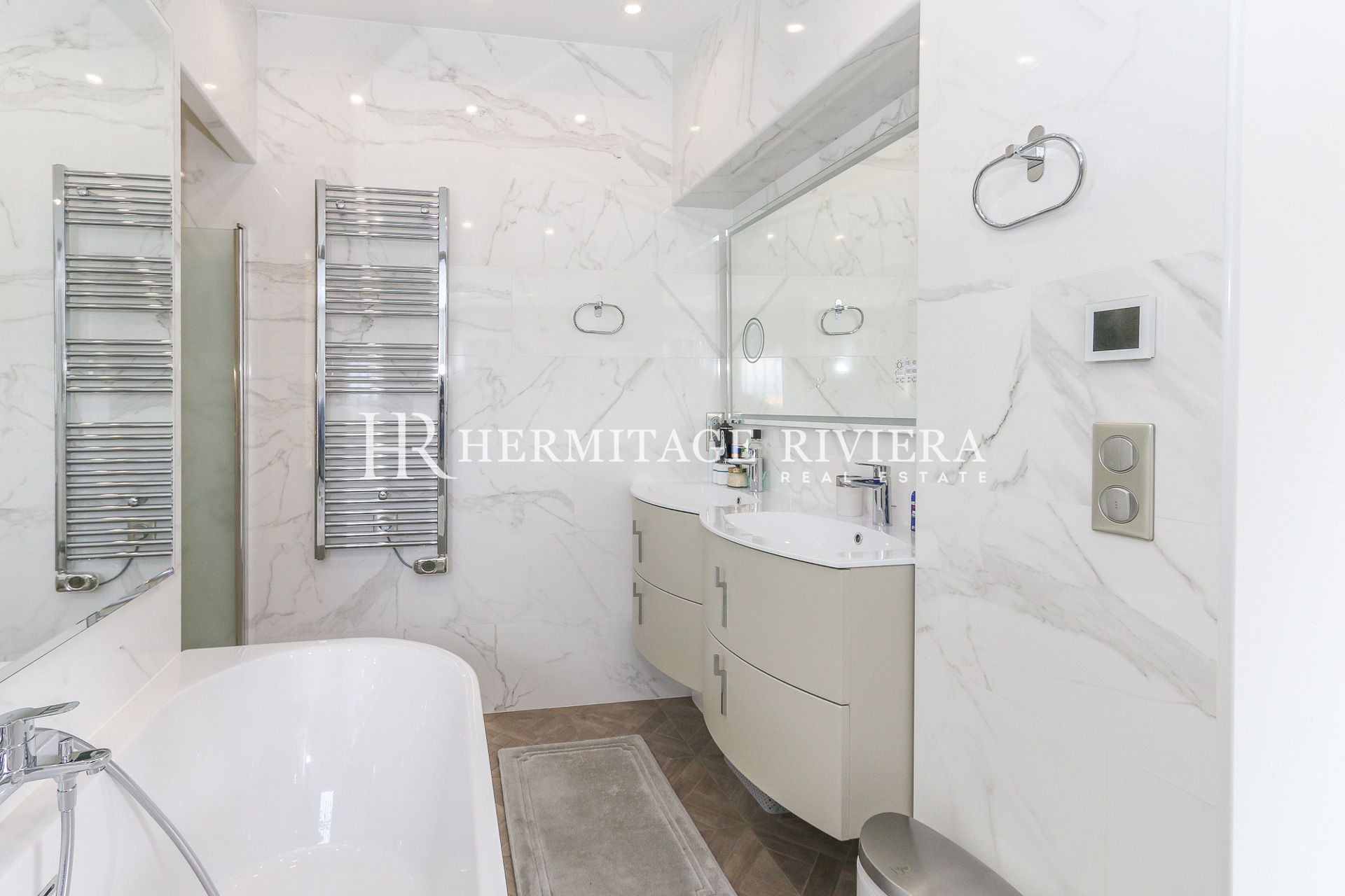 Villa ristrutturata - Vista sul paese - Piscina (immagine 21)