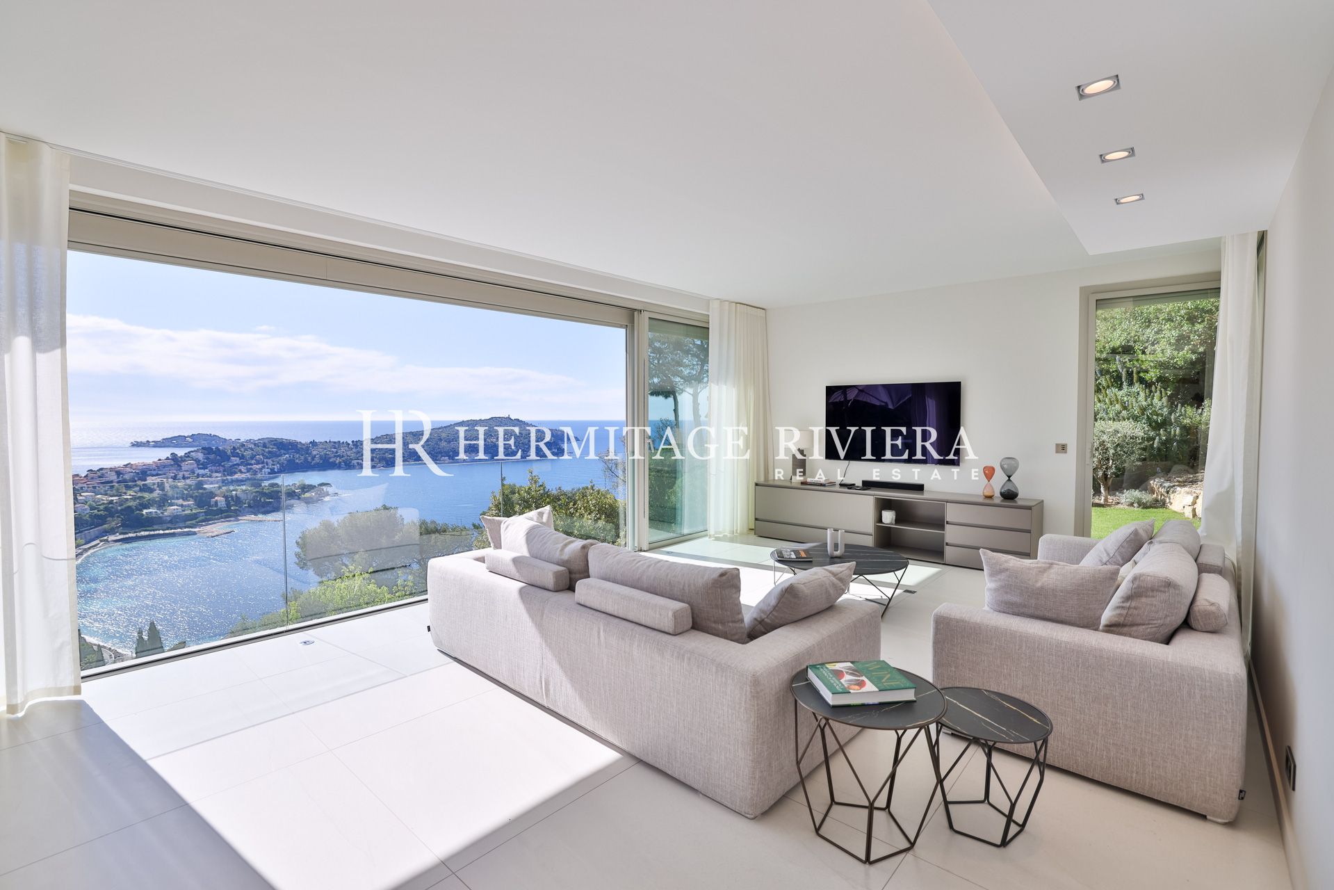 Luxury property - Sew Views - Pool (image 9)
