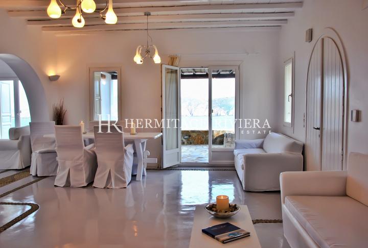 Traditional and elegant close to the protected natural beaches  (image 9)
