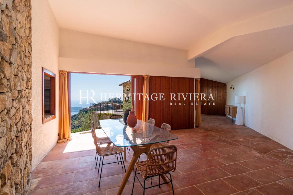 Villa with exceptional views over the medieval village (image 11)