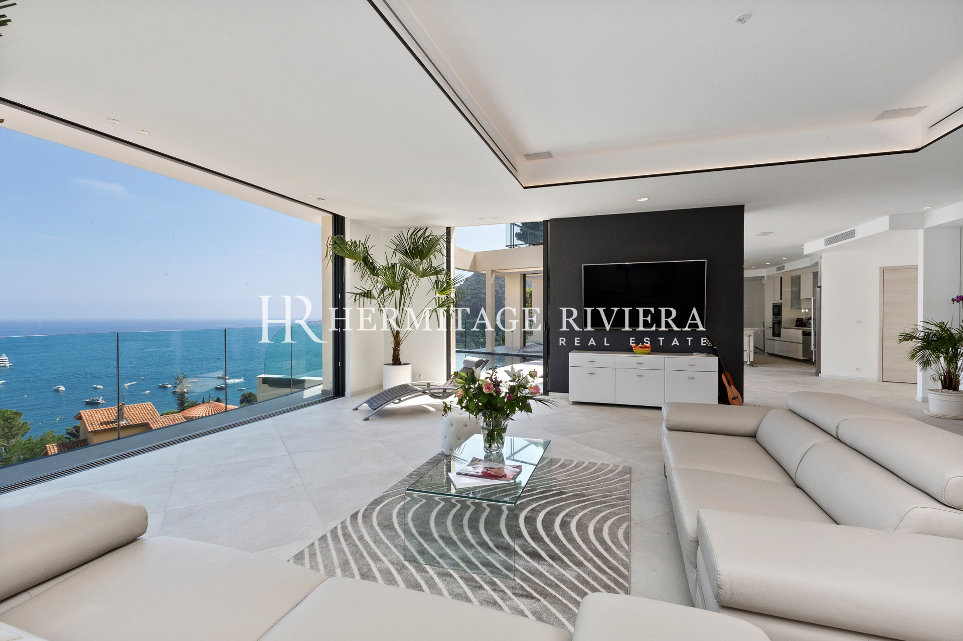 Contemporary villa in walking distance to beach (image 4)