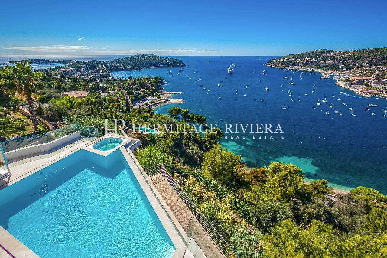 Contemporary villa with exceptional view of the bay  (image 2)
