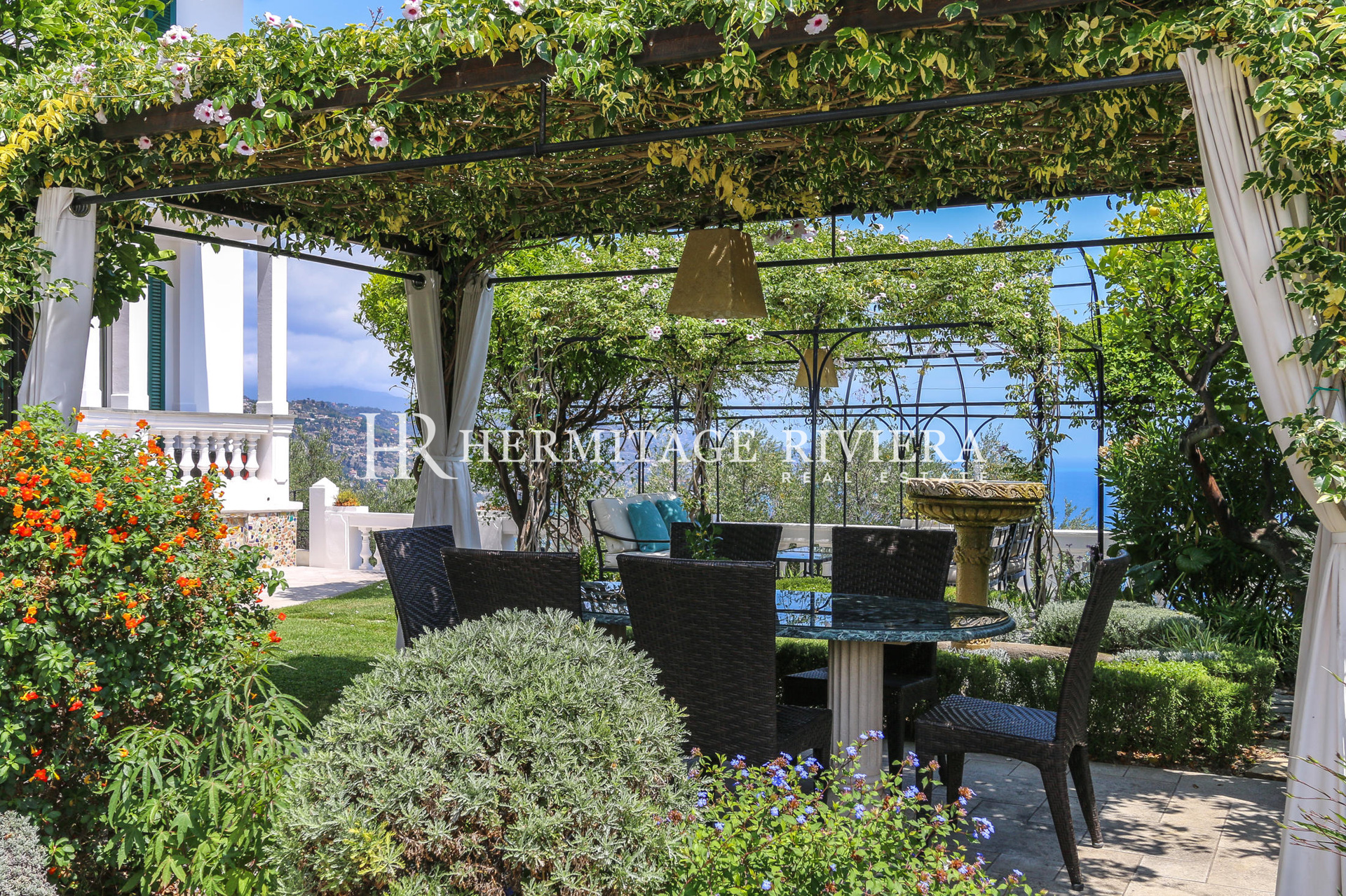 Immaculate villa with sea views along the Ligurian coast (image 8)