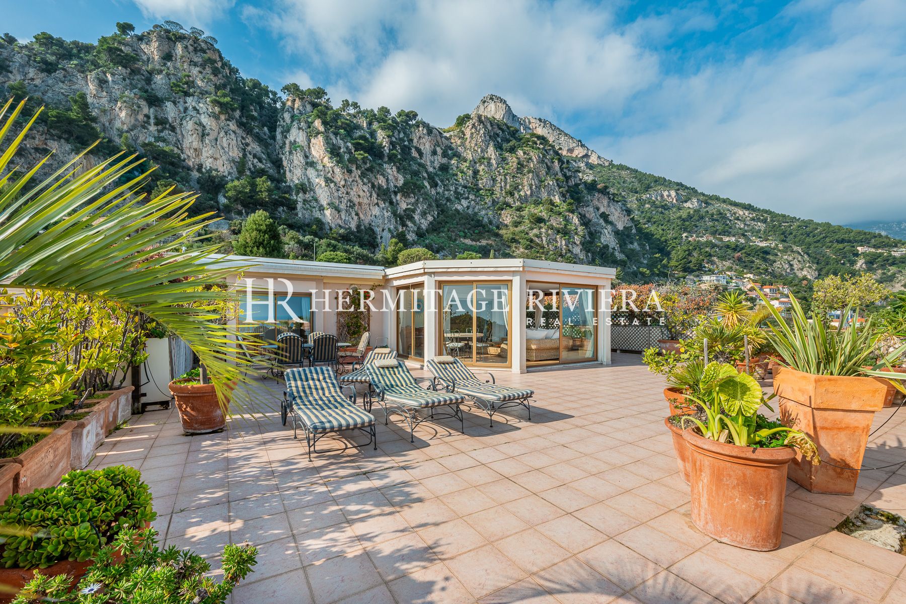 Penthouse in prestigious residence overlooking Monaco (image 1)