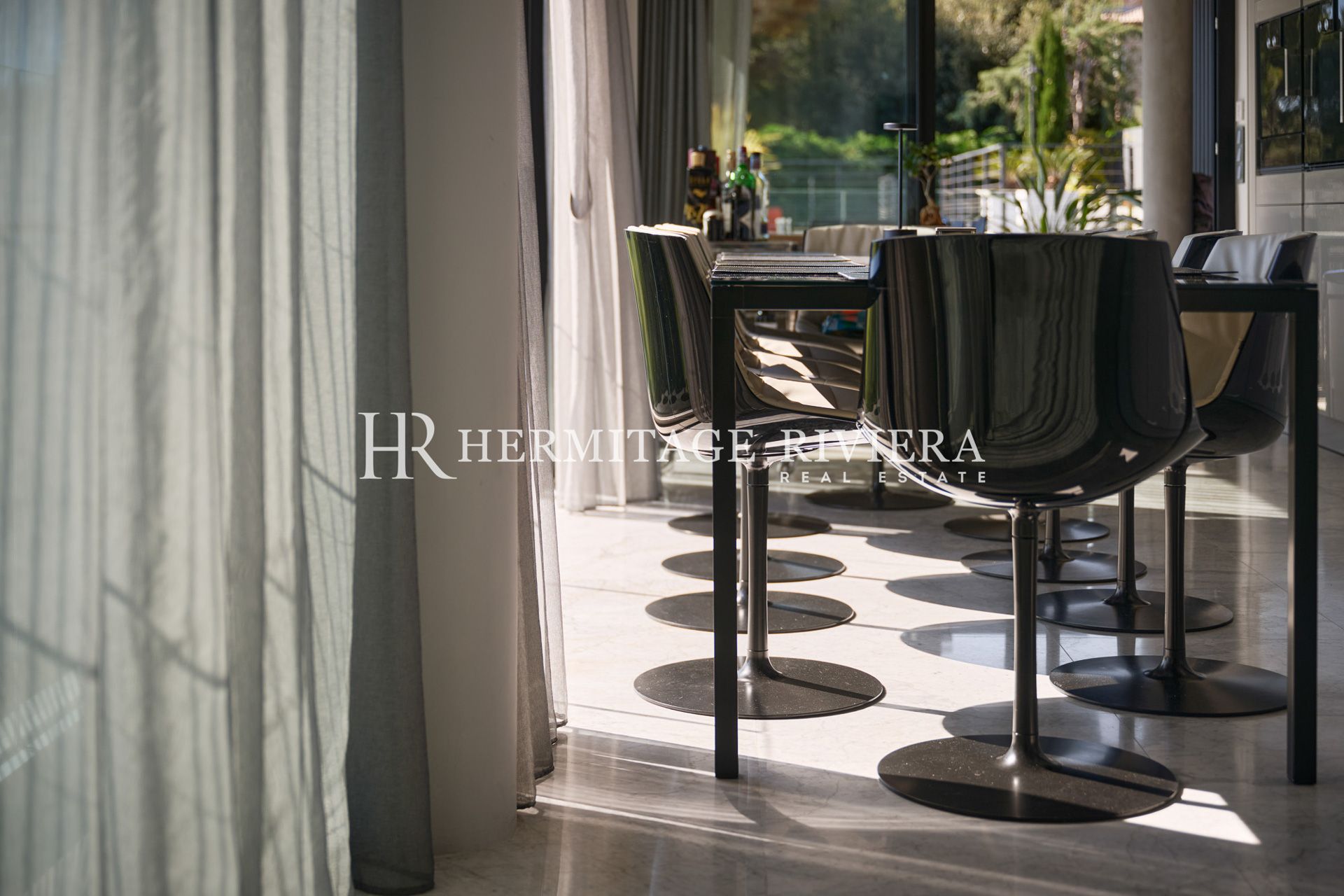 Exceptional contemporary villa panoramic views over the bay of Villefranche (image 19)