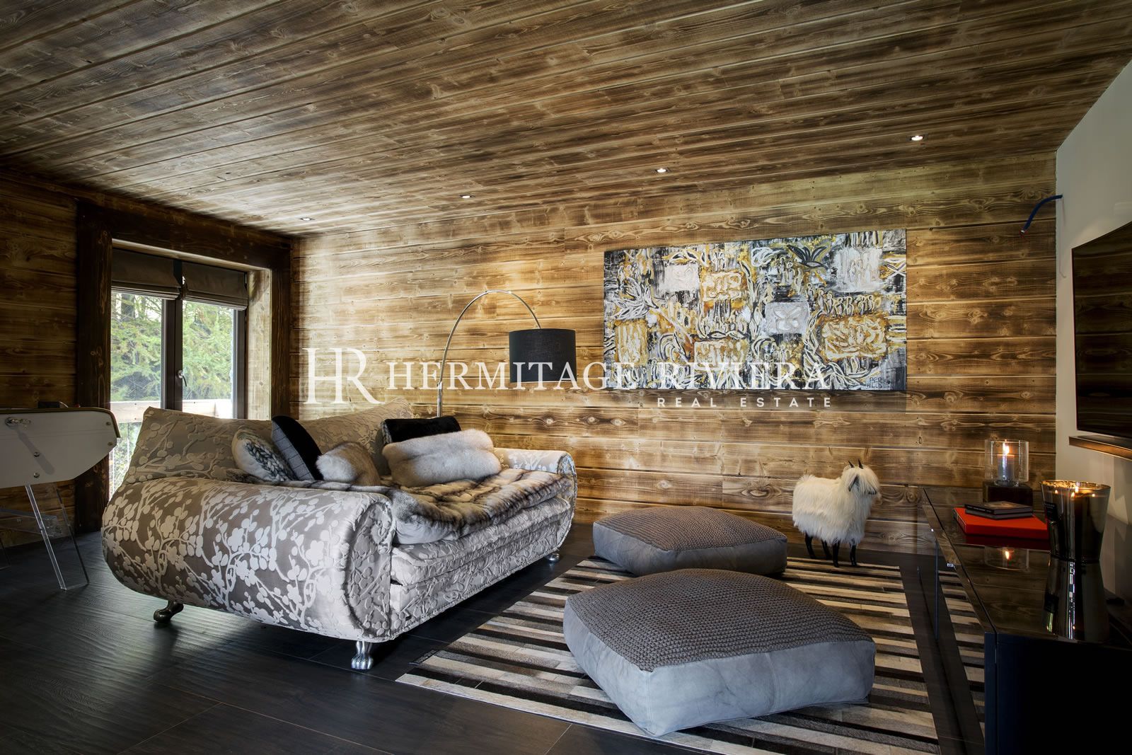 Luxury chalet by the slopes (image 11)