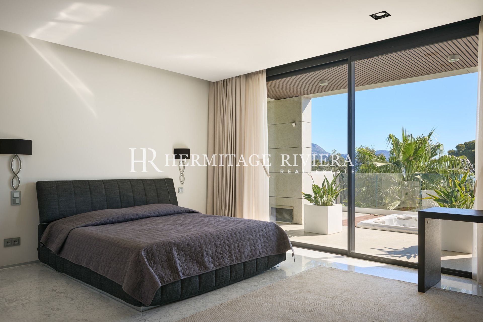 Exceptional contemporary villa panoramic views over the bay of Villefranche (image 21)