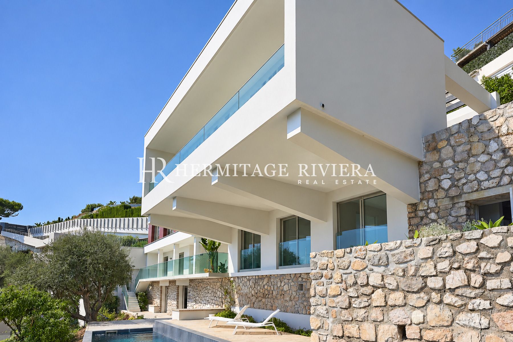 Villa in Villefranche-sur-Mer Modern property - Overlooking the Bay of Villefranche - Pool  (image 2)