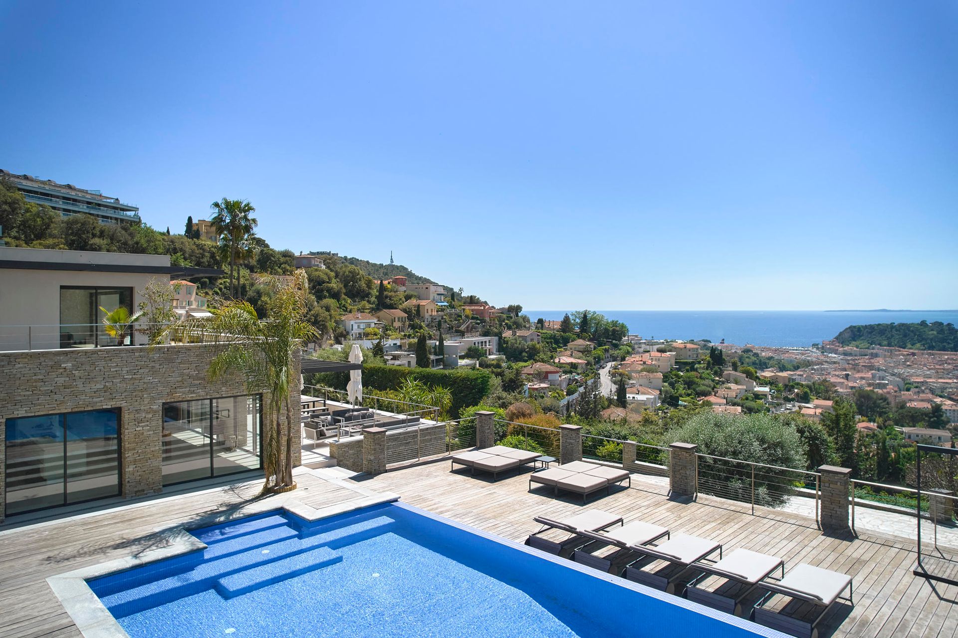 Modern property - Sea views - Pool