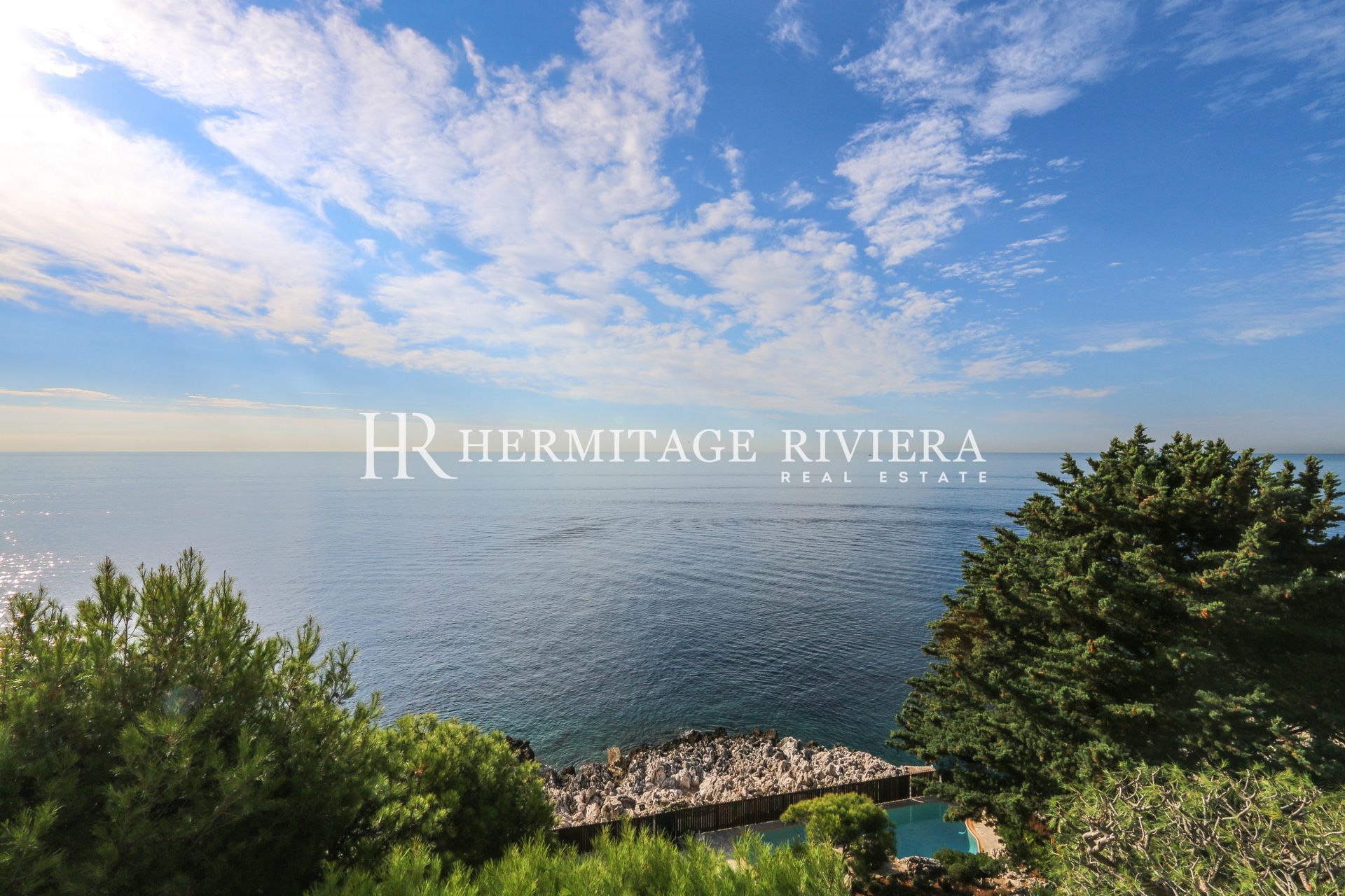Direct access to the sea - Pool - Close to Grand Hotel (image 2)