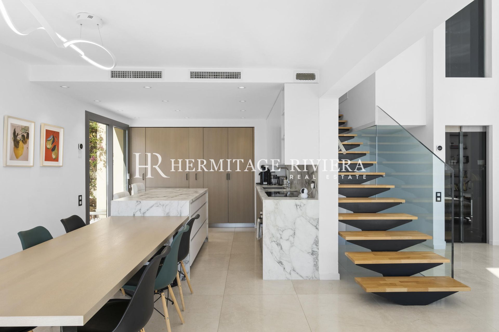 Contemporary property - Fantastique sea views - Pool (image 12)