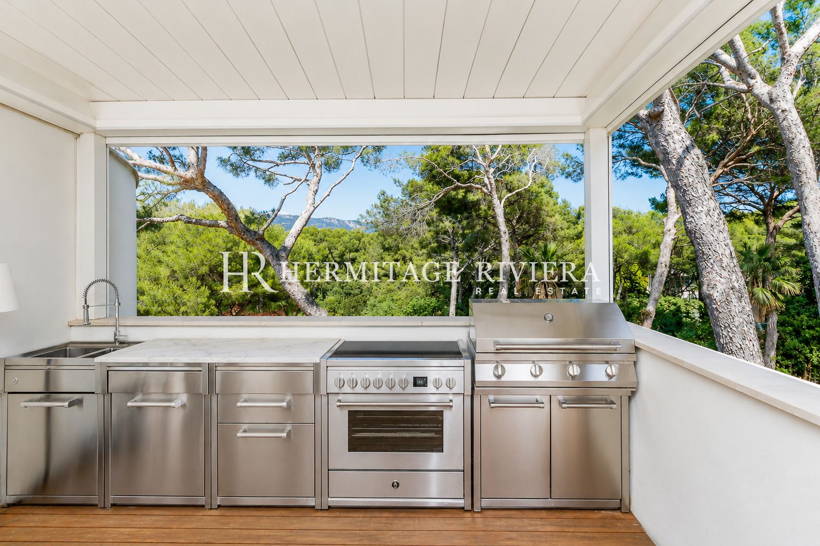 Roof Kitchen 2 of modern property for rental Cap-Ferrat, close to Passable beach