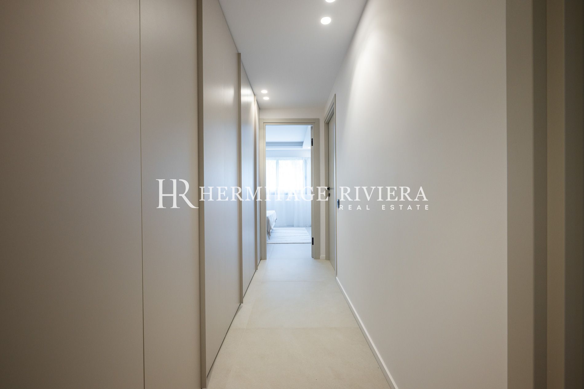 Exceptional Apartment – Top Floor with Breathtaking Sea View (image 19)