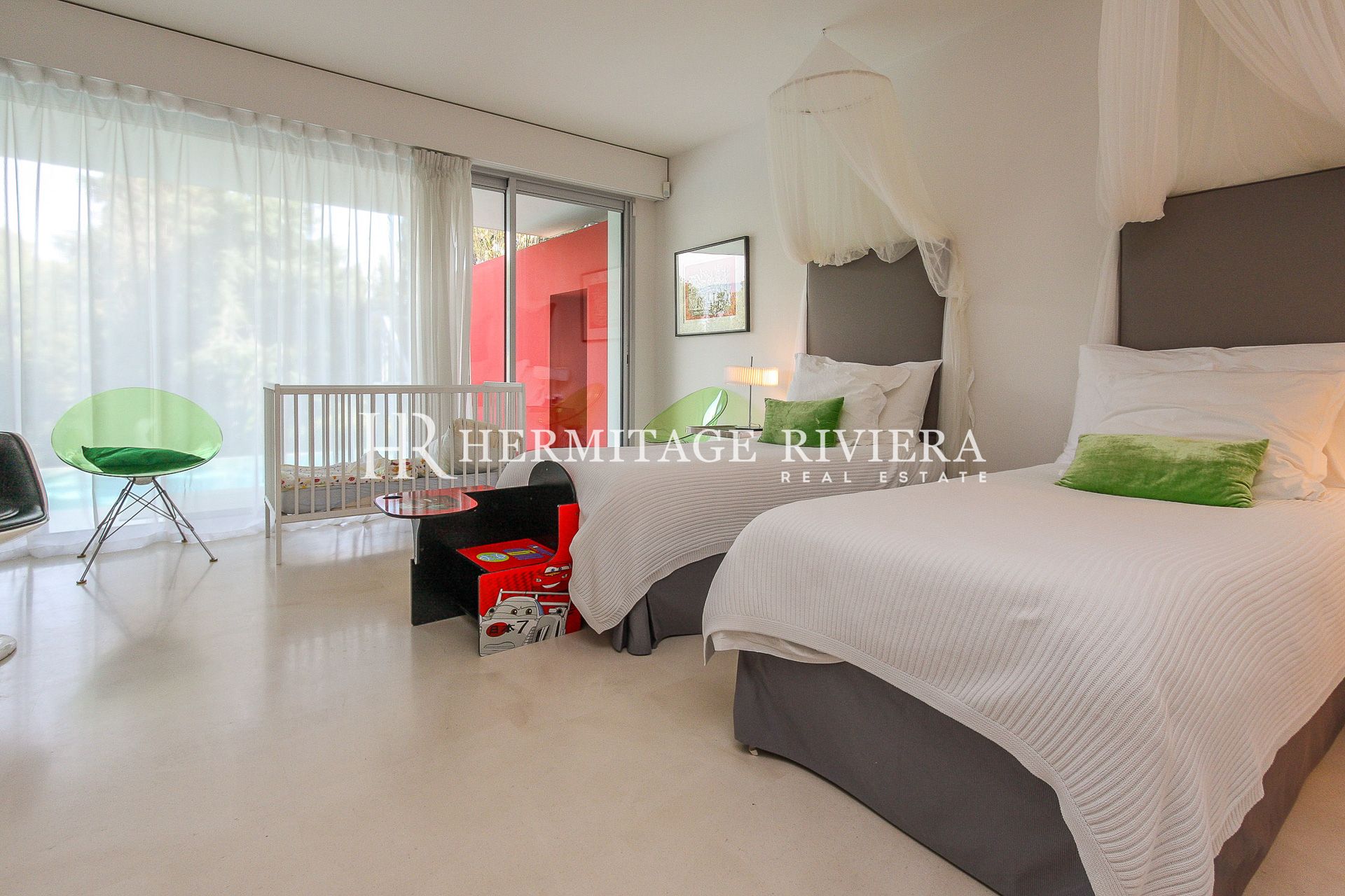 Villa contemporanea in posizione tranquilla - Piscina - Giardino pianeggiante (immagine 17)