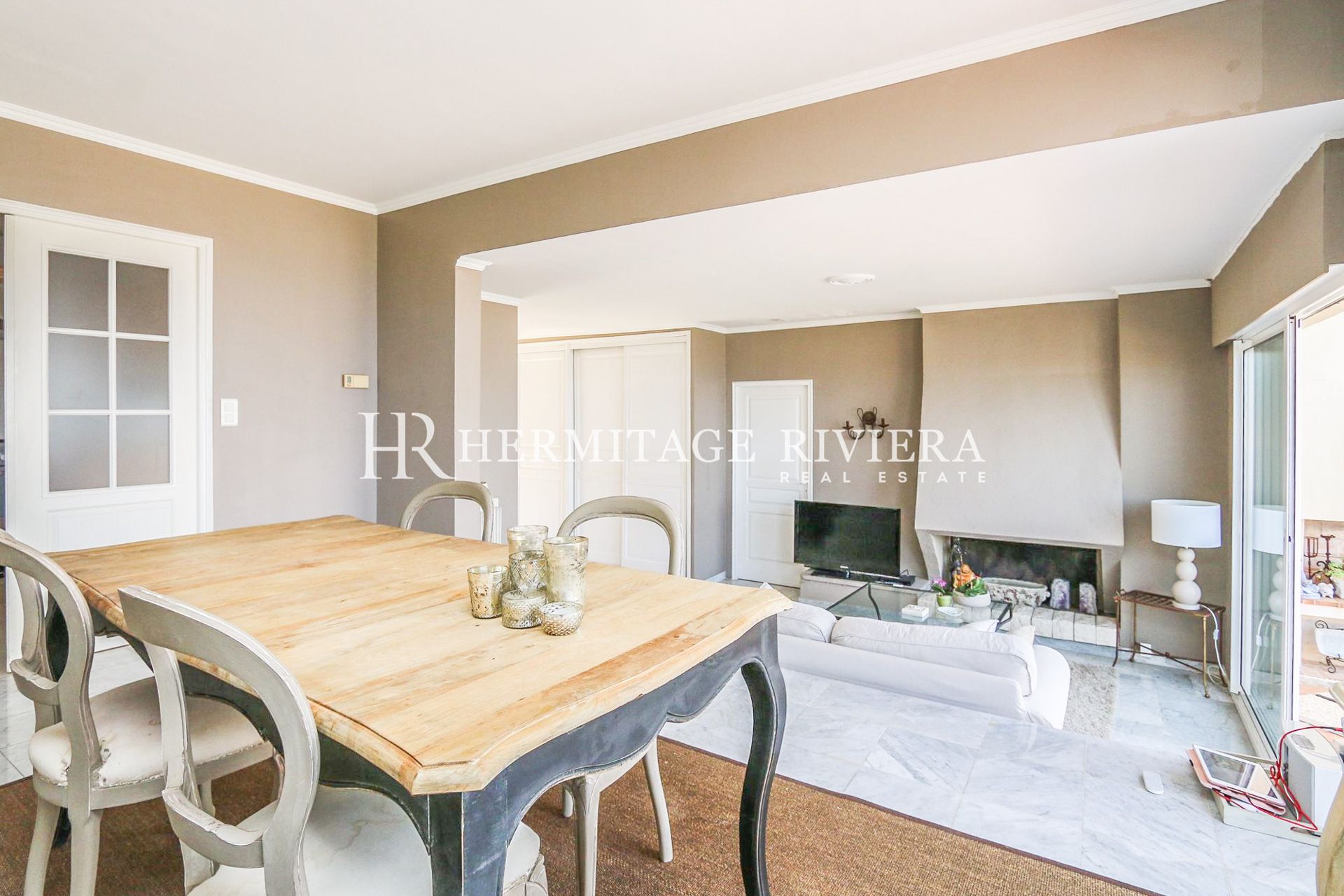 Penthouse - 2 bedroom - Panoramic sea views - Terrace (image 4)