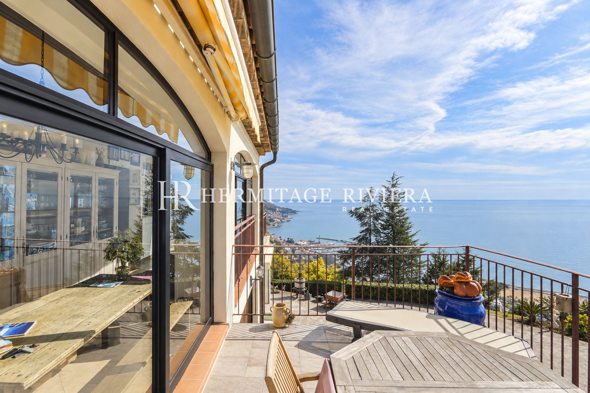 Villa à Menton Garavan Villa avec piscine et panorama à 360° - vues spectaculaires (image 3)