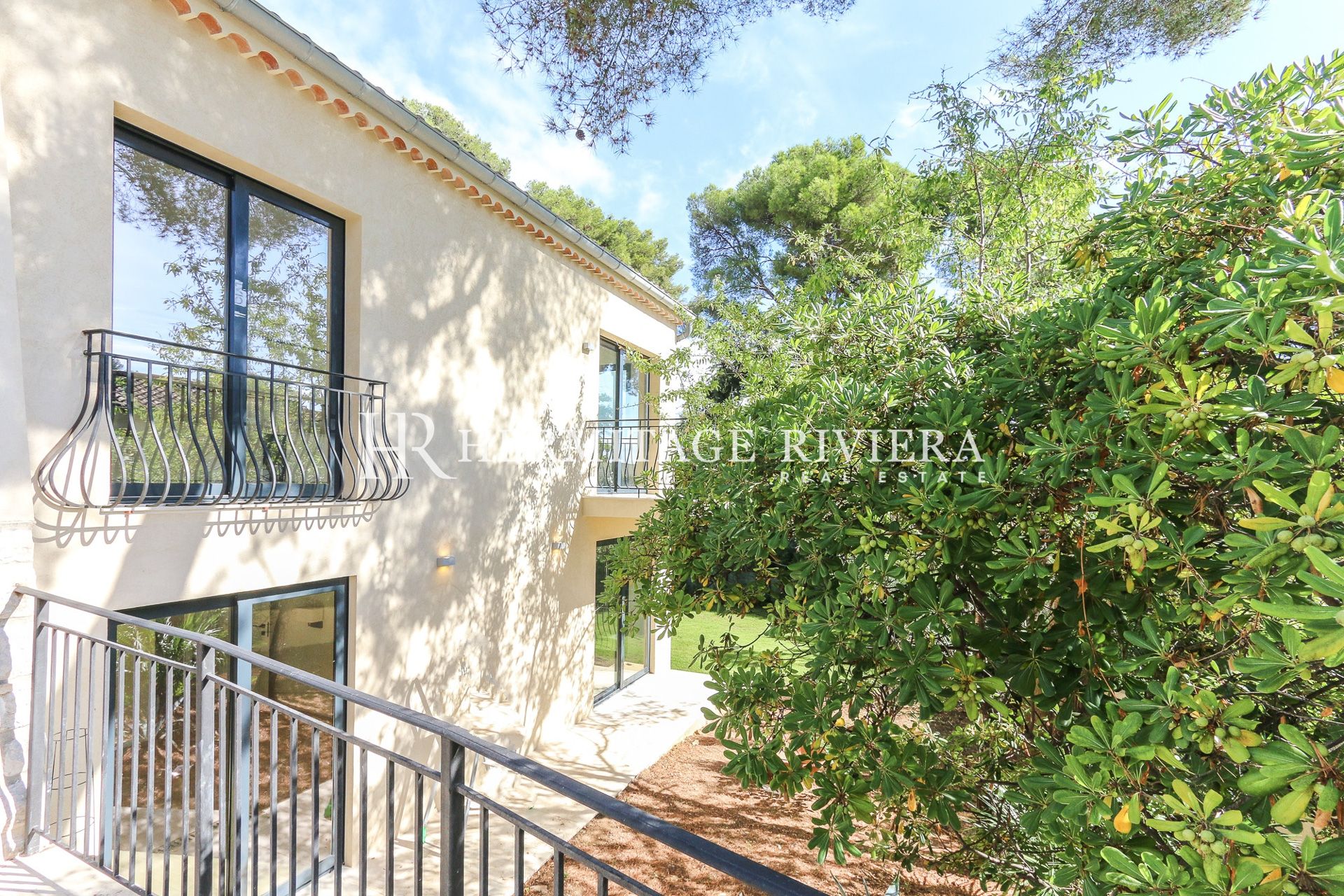 Renovert villa - Basseng - Hage - Havutsikt (bilde 4)