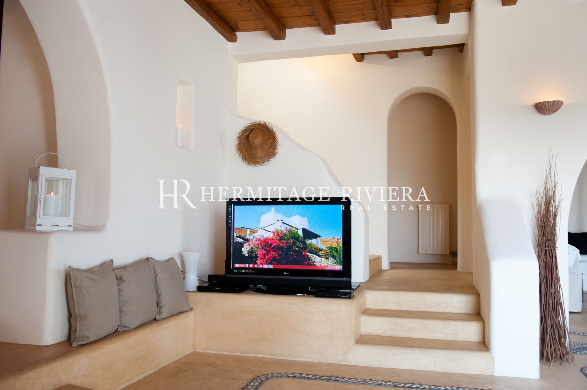 Perfectly traditional Greece villa with views (image 17)