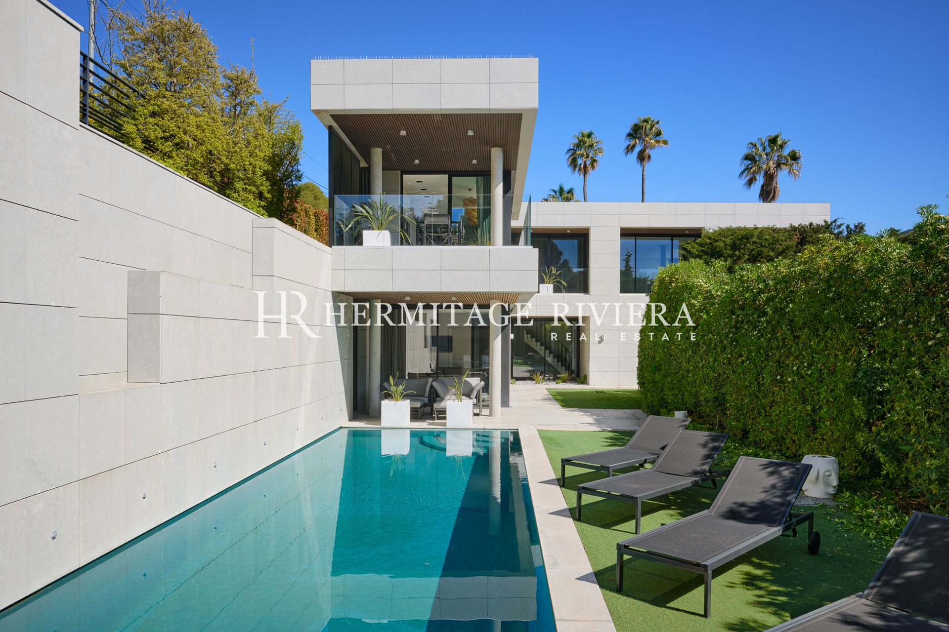 Exceptional contemporary villa panoramic views over the bay of Villefranche (image 3)