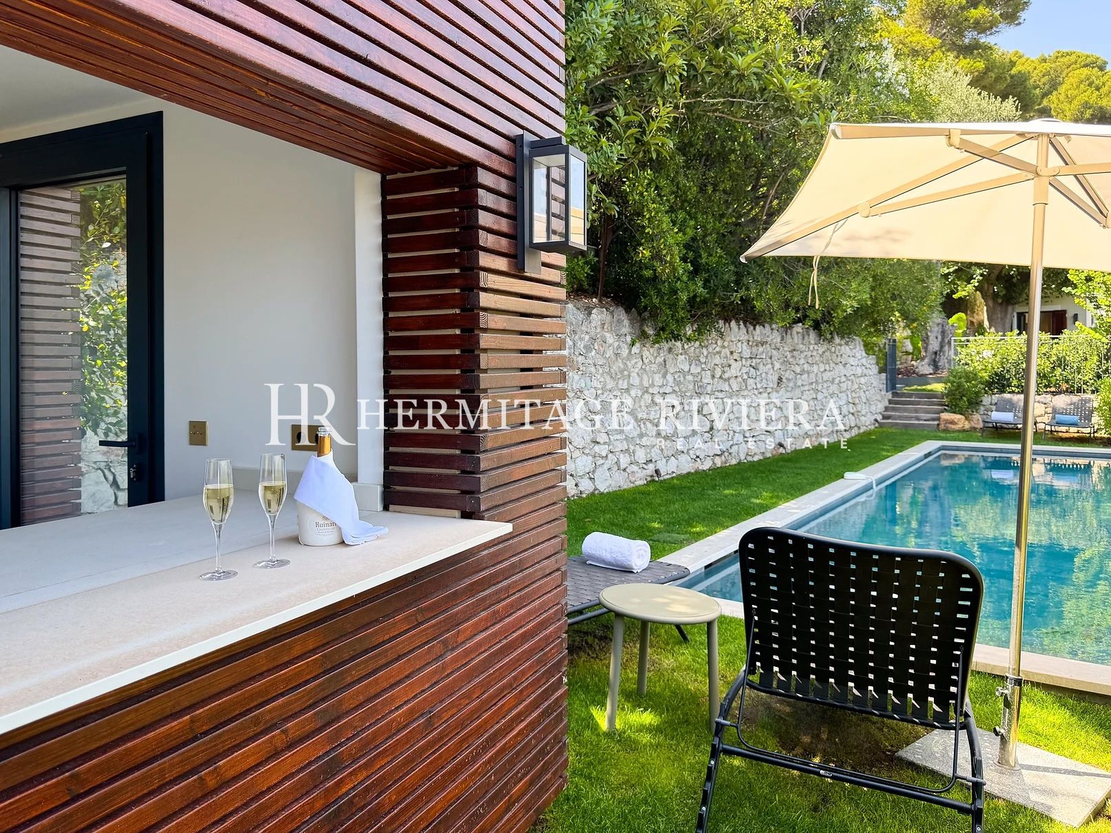 Villa ristrutturata con piscina e vista mare (immagine 15)