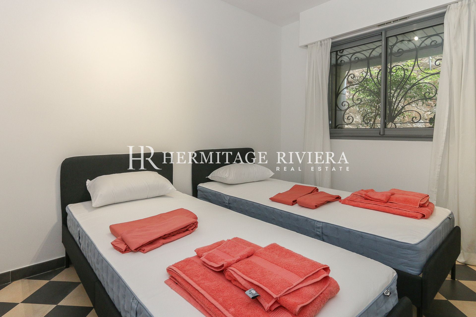 Appartamento con 3 camere da letto e giardino privato (immagine 23)